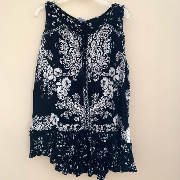 Biła sleeveless Boho tank top with tassels Size XL - Picture 2 of 8